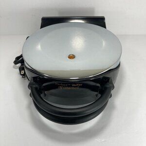 VillaWare Perfect Waffler Round Waffle Maker 3000 Chrome Tested - Great Shape